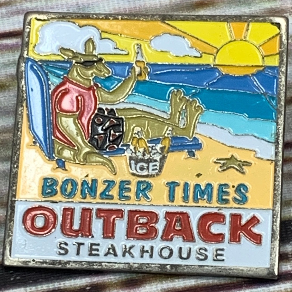 Bonzer Times Outback Steakhouse Lapel Pin Kangaroo Beach Scene Collectible‎